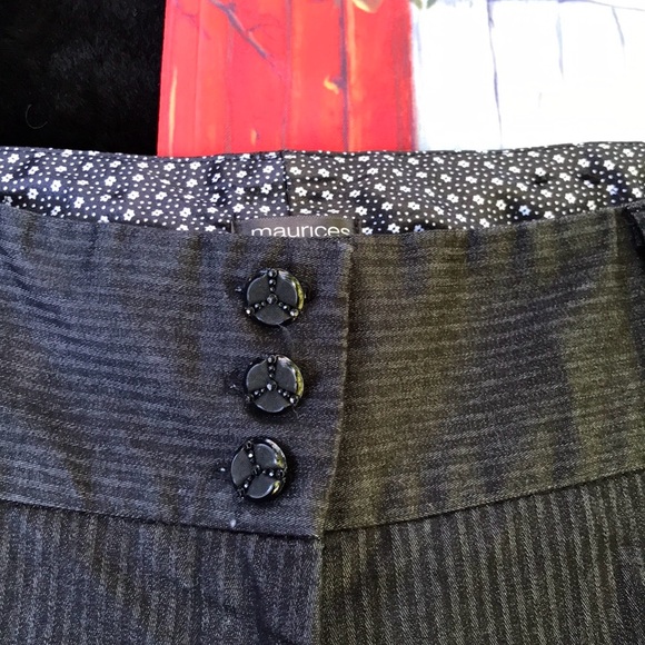 Maurices Charcoal Gray Black Striped Capris Shorts Juniors 11/12 Floral Lining - Picture 10 of 14